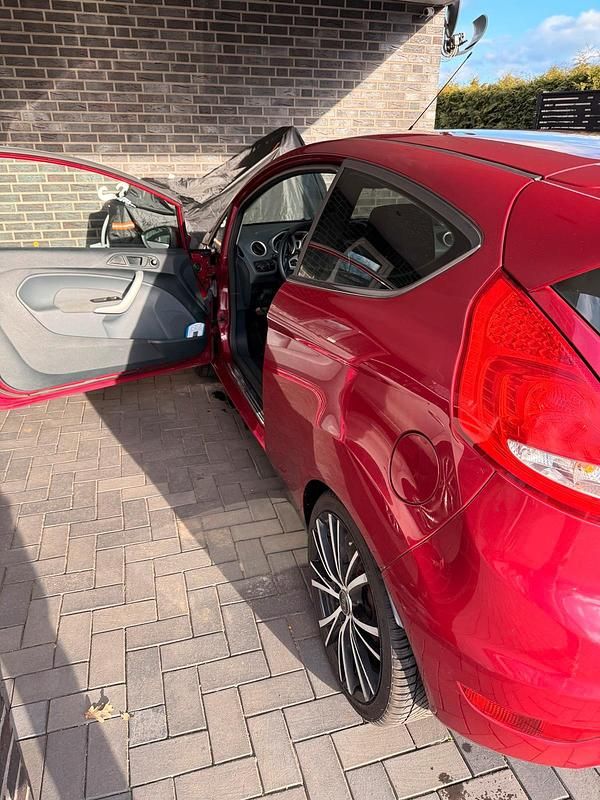 Gebraucht Ford Fiesta 120 PS (88 kW) 2009 Violet Kleinwagen