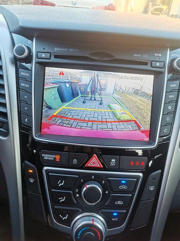 Gebraucht Hyundai i30 Style 99 PS (72 kW) 2013 Rot Limousine