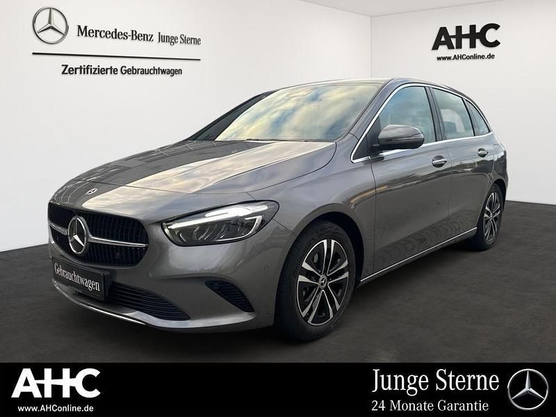 Metalliclack mountaingrau Gebraucht 2023 Mercedes B200 Progressive Van / Kleinbus | 29.995 € (Etwas zu teuer) - Bild 1/4