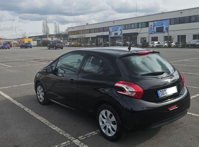 Schwarz Gebraucht 2014 Peugeot 208 Kleinwagen | 4.100 € (Fairer Preis) - Bild 1/4