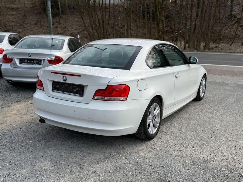 Gebraucht BMW 118 143 PS (105 kW) 2011 Weiß Kleinwagen