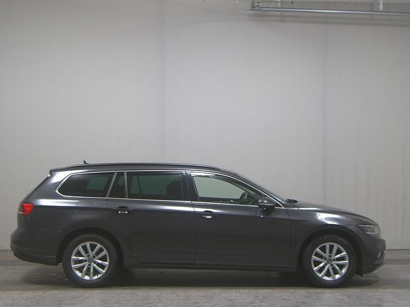 Grau Gebraucht 2022 VW Passat Business Kombi | 17.480 € (Superpreis) - Bild 1/4