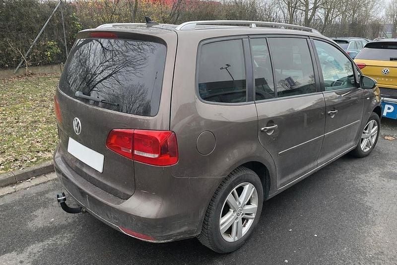 Gebraucht VW Touran 105 PS (77 kW) 2012 Braun Van / Kleinbus