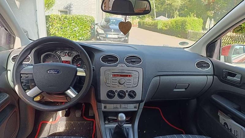 Gebraucht Ford Focus Style 116 PS (85 kW) 2008 Rot Kombi