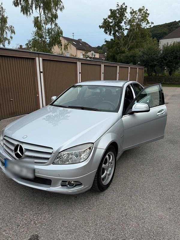 Silber Gebraucht 2008 Mercedes C180 Avantgarde Limousine | 7.000 € - Bild 1/4