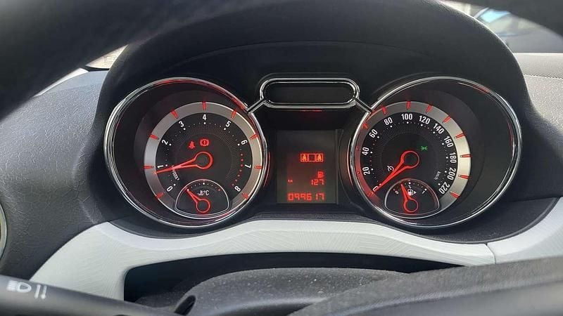 Gebraucht Opel Adam 70 PS (51 kW) 2013 Violet Kleinwagen