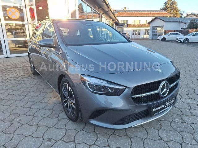 Metalliclack mountaingrau Gebraucht 2024 Mercedes B200 Van / Kleinbus | 32.900 € (Fairer Preis) - Bild 1/4