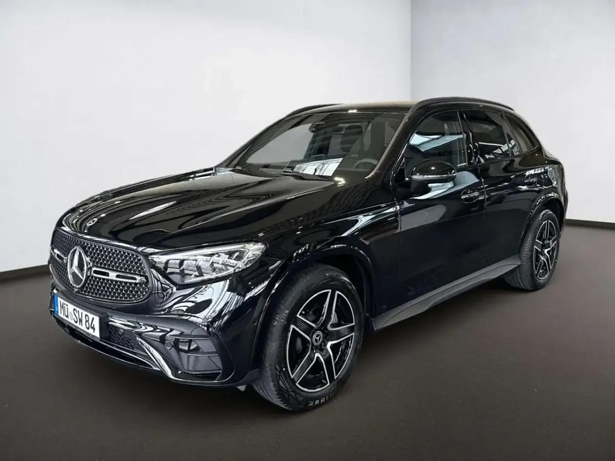 Gebraucht Mercedes GLC220 AMG 197 PS (144 kW) 2026 Metalliclack obsidianschwarz SUV