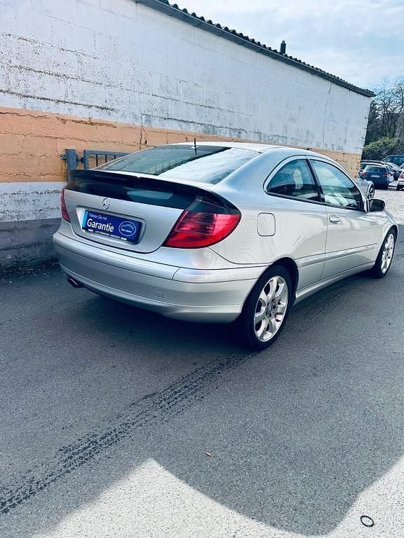 Gebraucht Mercedes C200 163 PS (119 kW) 2005 Silber Coupé
