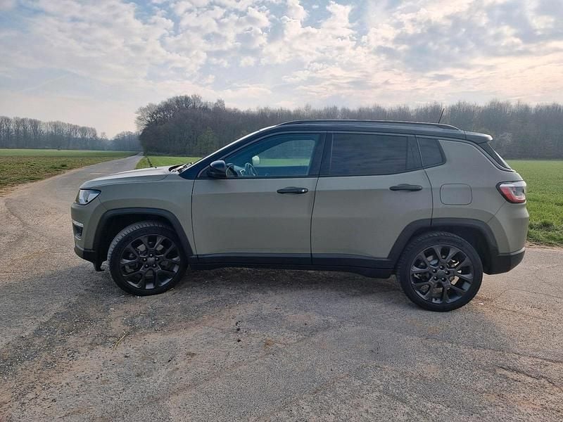 Second-hand Jeep Compass 240 CP (176 kW) 2021 Negru SUV