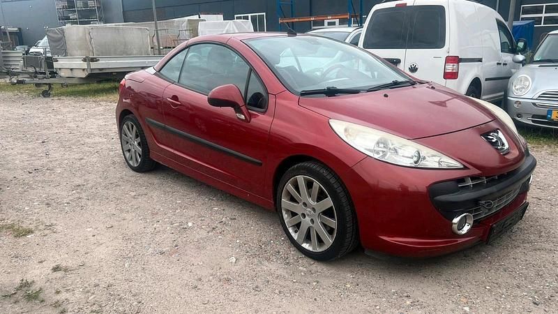 Rot Gebraucht 2007 Peugeot 207 CC Cabrio | 750 € (Superpreis) - Bild 1/4