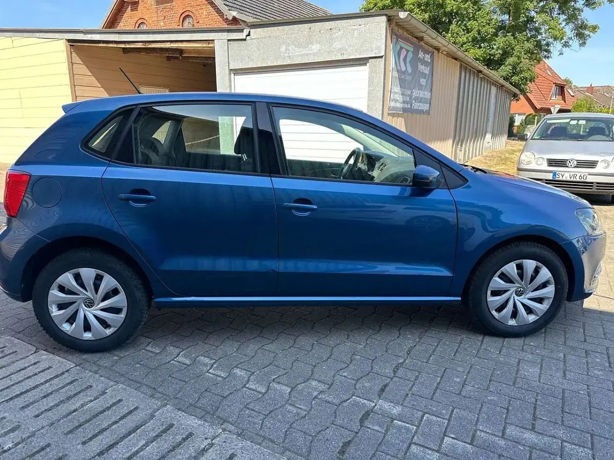 Gebraucht VW Polo Comfortline 90 PS (66 kW) 2016 Blue silk metallic Kleinwagen