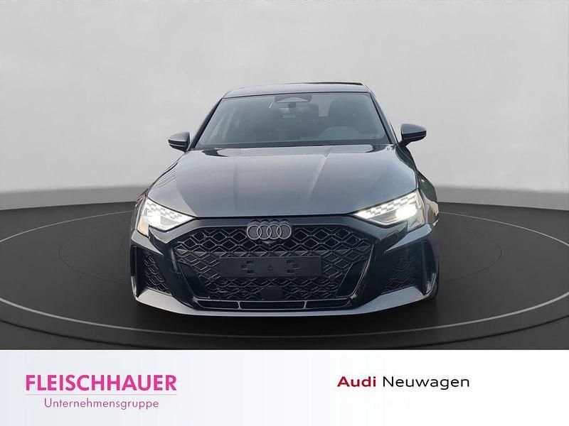 Gebraucht Audi RS3 Comfort 400 PS (294 kW) 2025 Rot Limousine