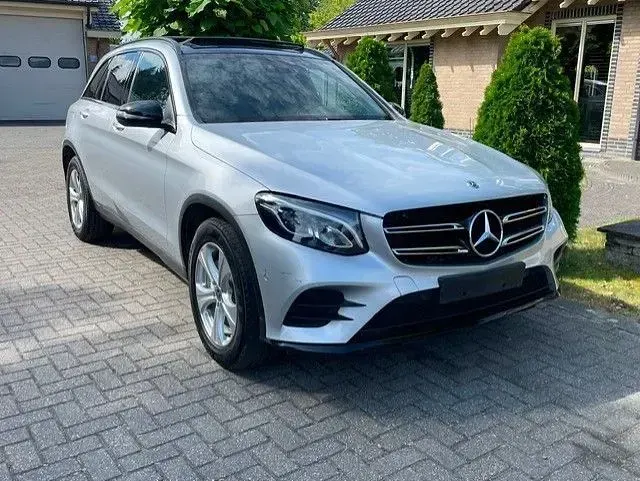 Gebraucht Mercedes GLC220 AMG line 163 PS (119 kW) 2018 Silber SUV