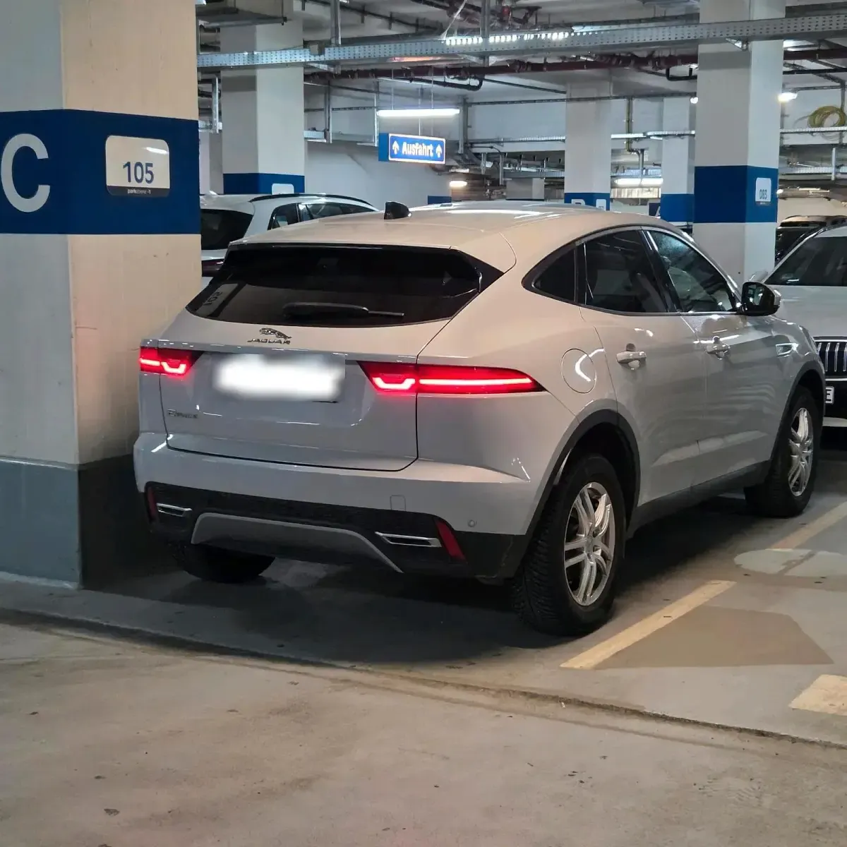 Gebraucht Jaguar E-Pace 163 PS (119 kW) 2022 Grau SUV