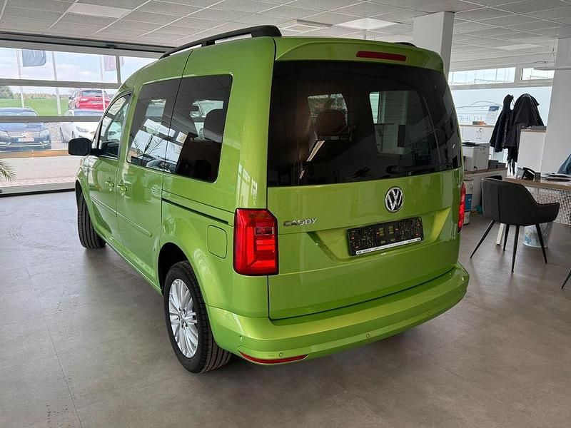 Gebraucht VW Caddy Comfortline 125 PS (91 kW) 2018 Grün Van / Kleinbus