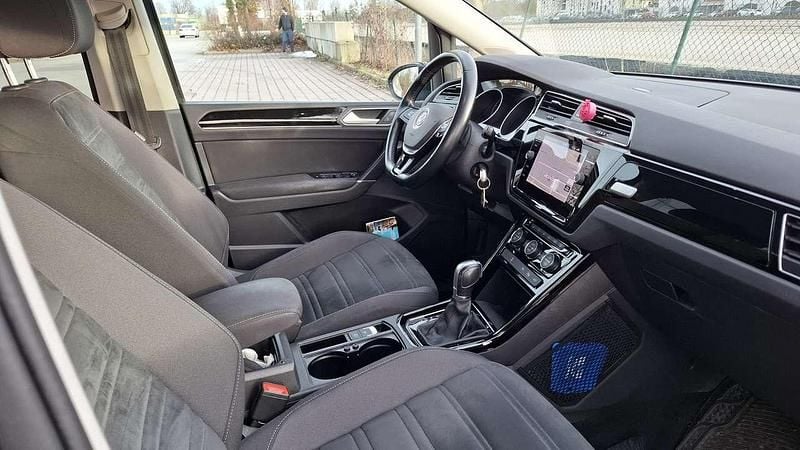 Gebraucht VW Touran Highline 150 PS (110 kW) 2018 Grau Van / Kleinbus