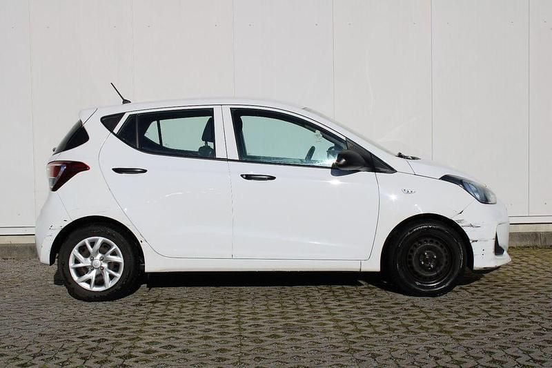 Gebraucht Hyundai i10 Classic 67 PS (49 kW) 2017 Weiß Kleinwagen