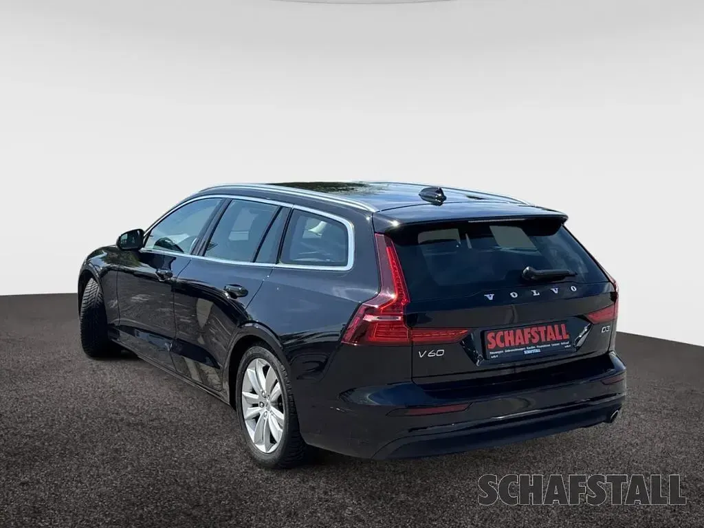 Gebraucht Volvo V60 Momentum 150 PS (110 kW) 2018 Onyx black Kombi