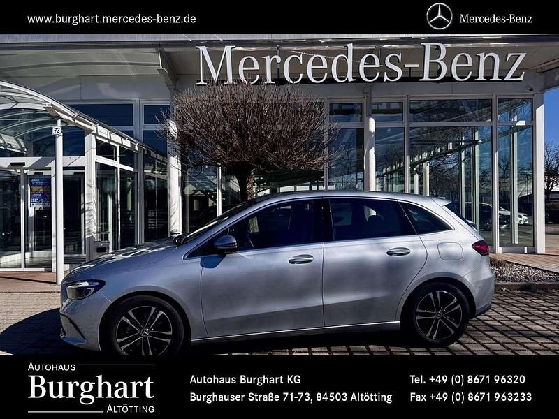 Gebraucht Mercedes B200 Progressive 163 PS (119 kW) 2024 Lack hightechsilber Van / Kleinbus