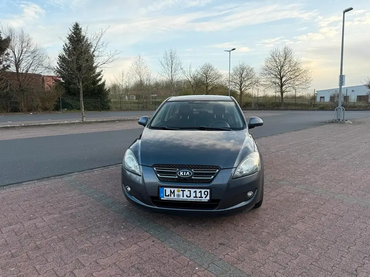 Gebraucht Kia Ceed 143 PS (105 kW) 2010 Grau Kleinwagen