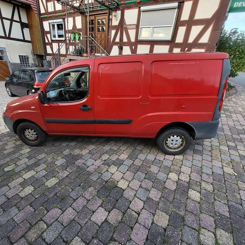Rot Gebraucht 2006 Fiat Doblò Basis Van / Kleinbus | 1.111 € (Guter Preis) - Bild 1/4