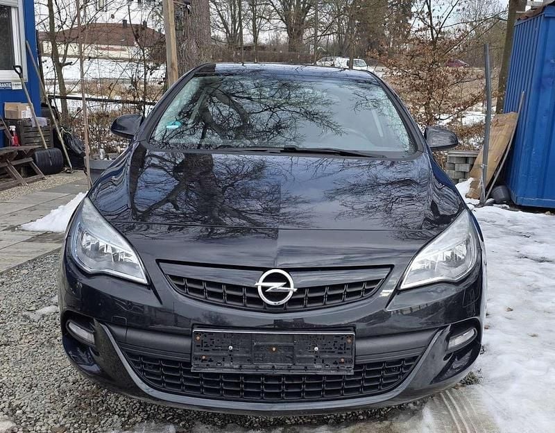 Gebraucht Opel Astra Design Edition 140 PS (102 kW) 2011 Karbonschw graphitschw midnigh Limousine