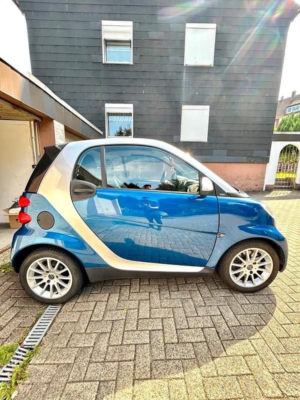 Blau Gebraucht 2009 Smart ForTwo Coupé Coupé | 5.900 € (Fairer Preis) - Bild 1/4