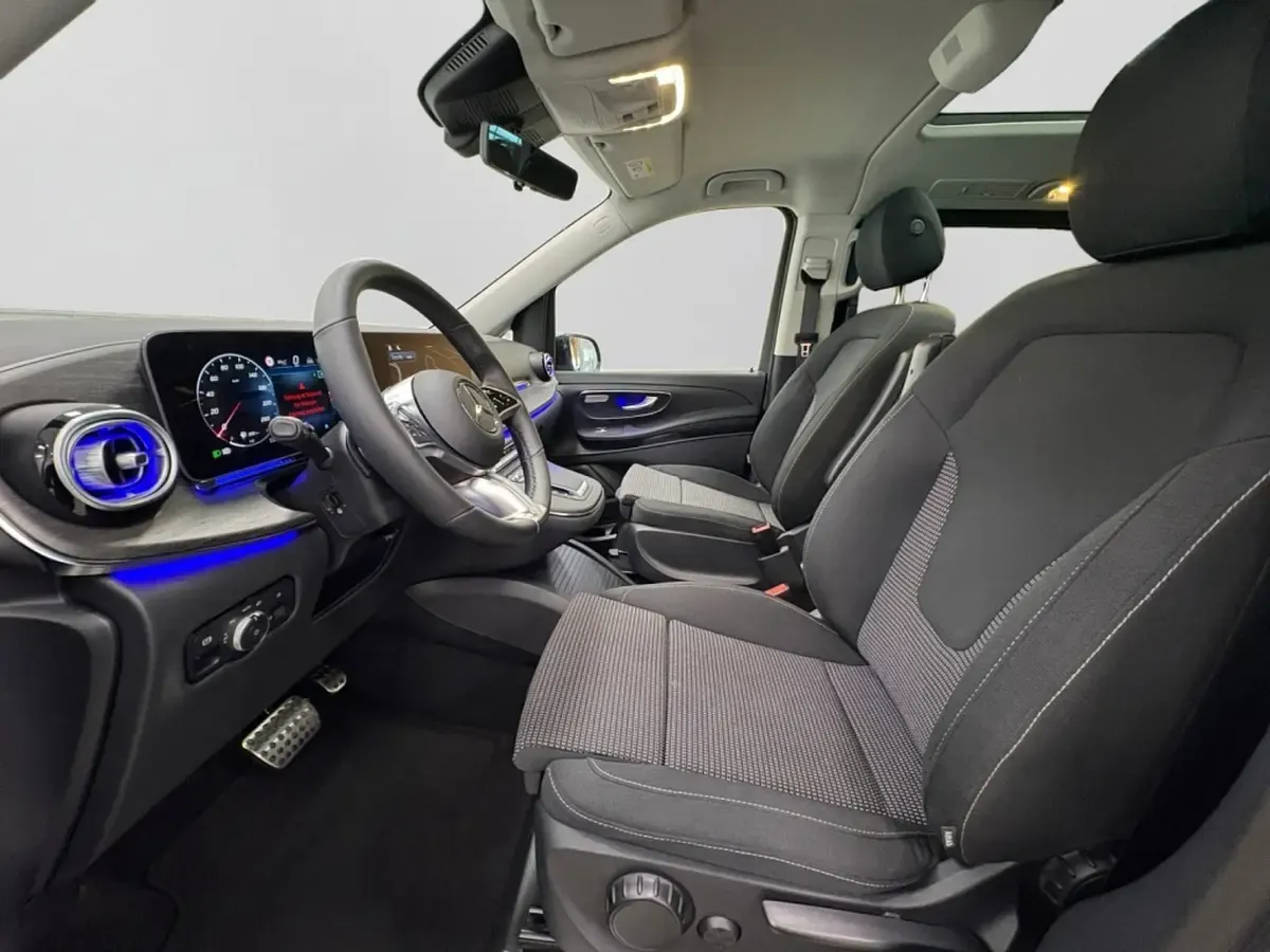 Gebraucht Mercedes V220 Style 120 PS (88 kW) 2025 Szary Van / Kleinbus