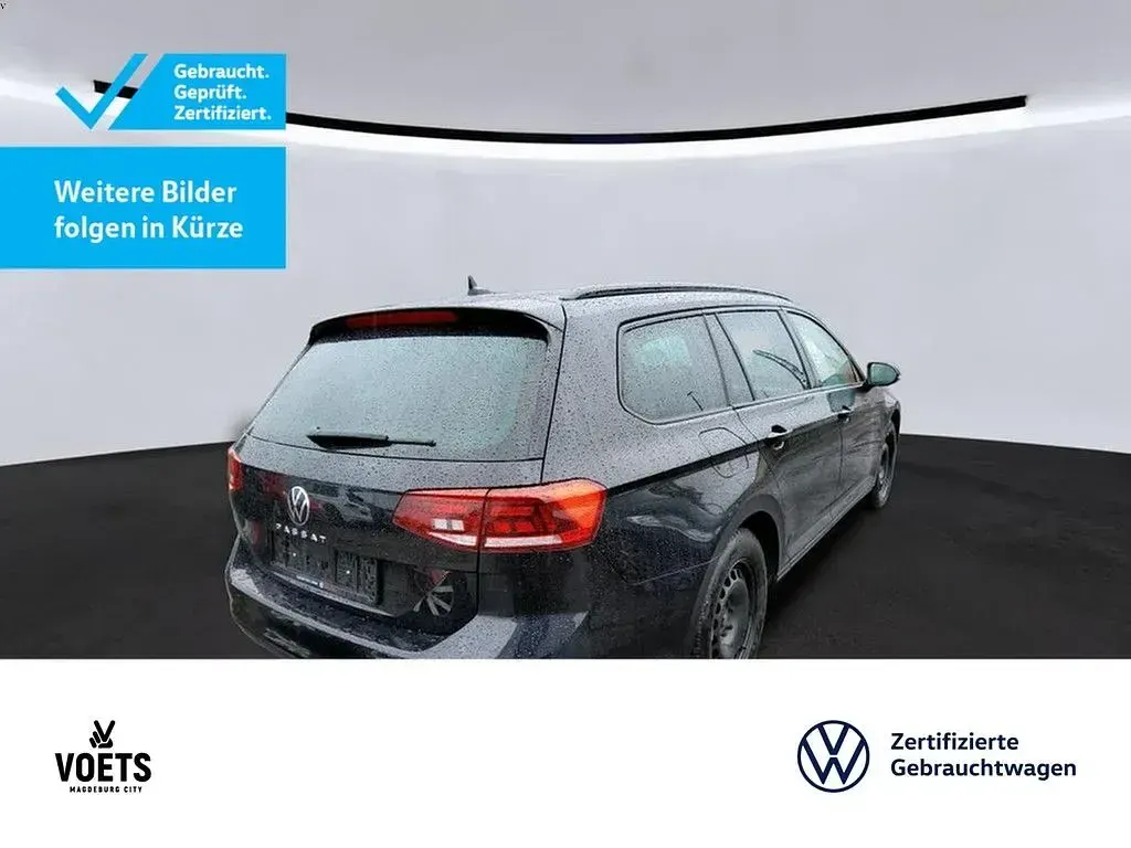 Gebraucht VW Passat Basis 150 PS (110 kW) 2022 Schwarz Kombi