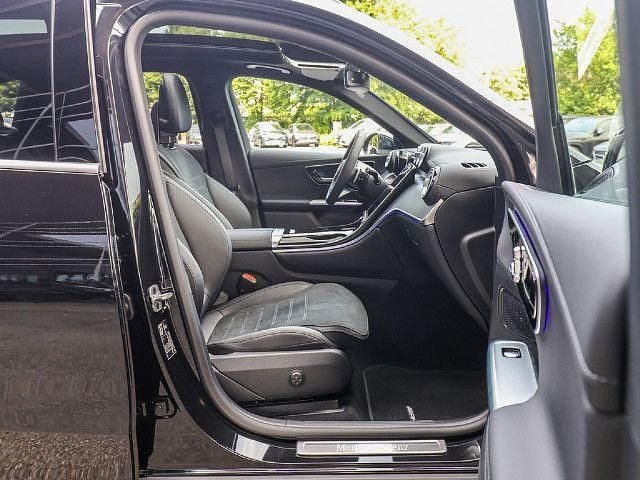Schwarz / obsidianschwarz Gebraucht 2025 Mercedes GLC220 AMG SUV | 59.890 € (Superpreis) - Bild 1/4