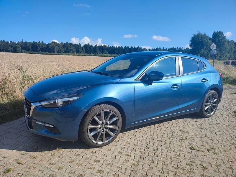 Blau Gebraucht 2018 Mazda 3 Exclusive-Line Limousine | 13.500 € (Fairer Preis) - Bild 1/4