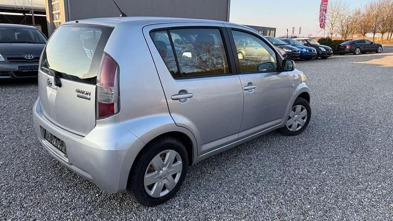 Gebraucht Daihatsu Sirion 91 PS (66 kW) 2007 Silber Kleinwagen