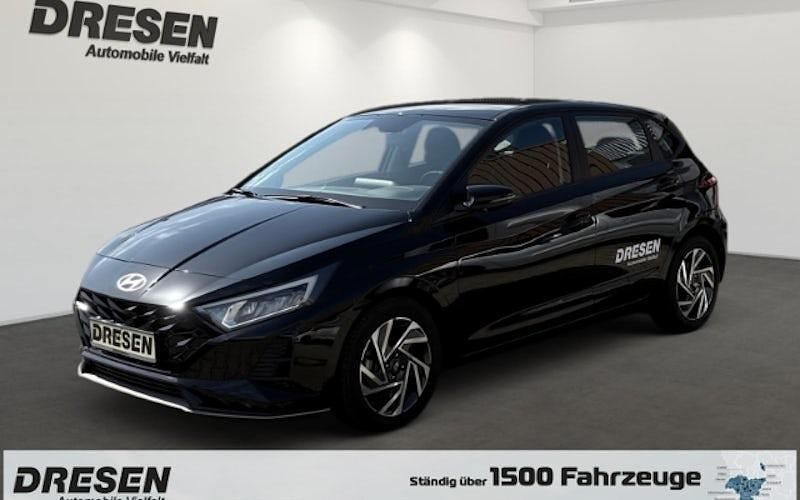 Schwarz Gebraucht 2024 Hyundai i20 Trend Limousine | 18.890 € (Fairer Preis) - Bild 1/4