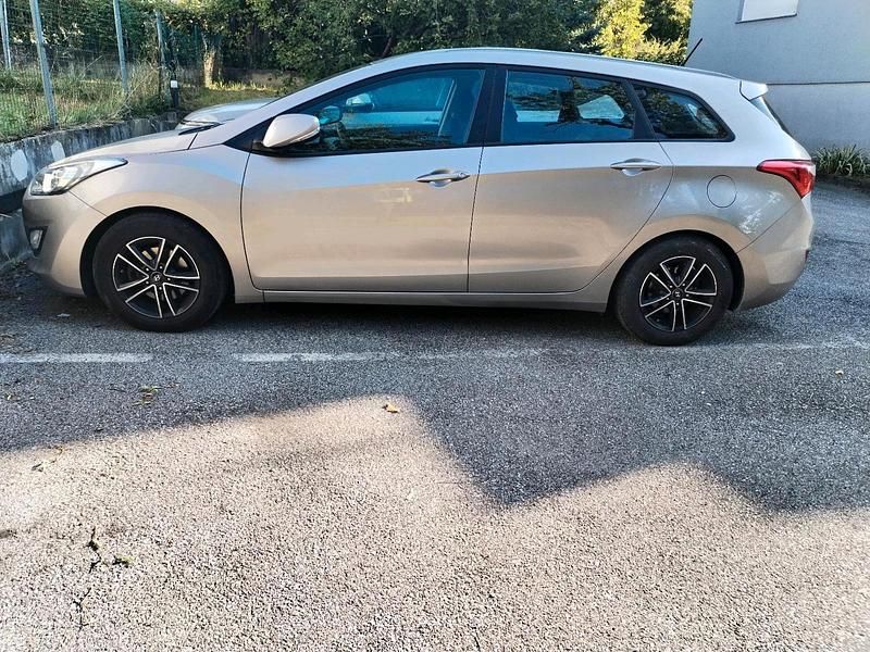 Beige Gebraucht 2016 Hyundai i30 Kombi | 8.200 € (Fairer Preis) - Bild 1/4