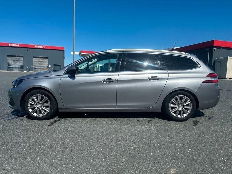 Gebraucht Peugeot 308 SW 131 PS (96 kW) 2021 Silber Kombi
