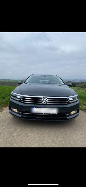 Grau Gebraucht 2019 VW Passat Kombi | 17.500 € (Fairer Preis) - Bild 1/4