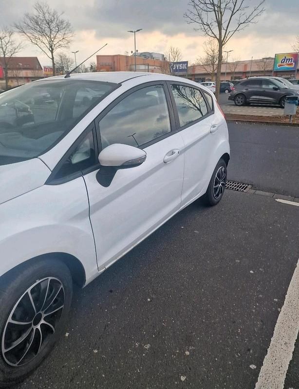 Gebraucht Ford Fiesta 2009 Weiß Kleinwagen