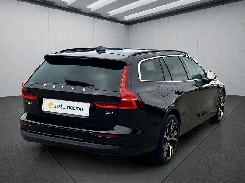 Gebraucht Volvo V60 Core 163 PS (119 kW) 2024 Schwarz Kombi