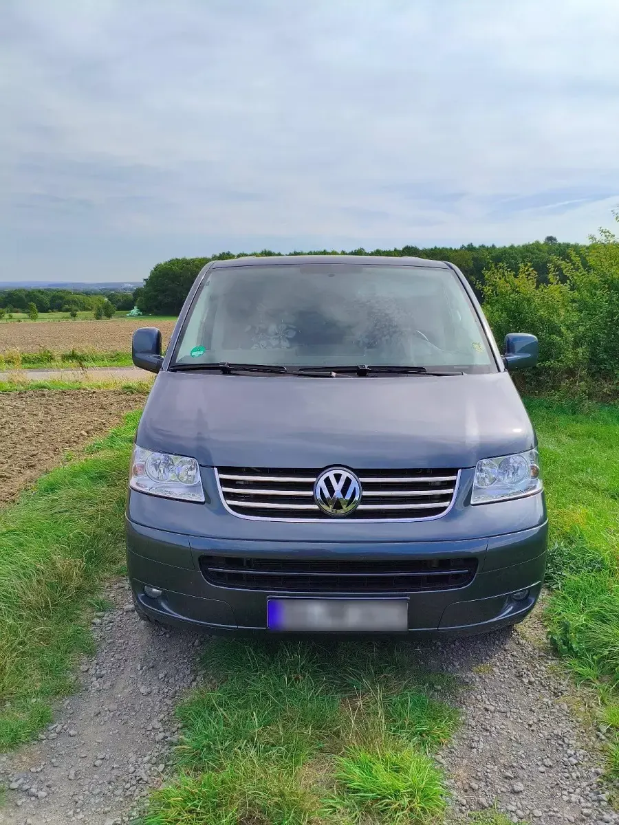 Käytetty VW Multivan Comfortline 180 HP (132 kW) 2009 Vihreä Tila-auto