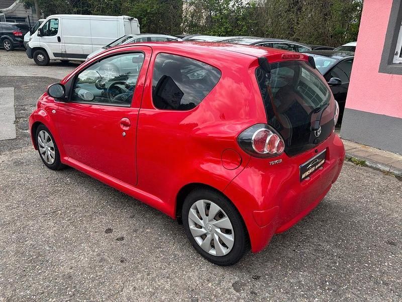 Gebraucht Toyota Aygo Cool 68 PS (50 kW) 2013 Rot Kleinwagen