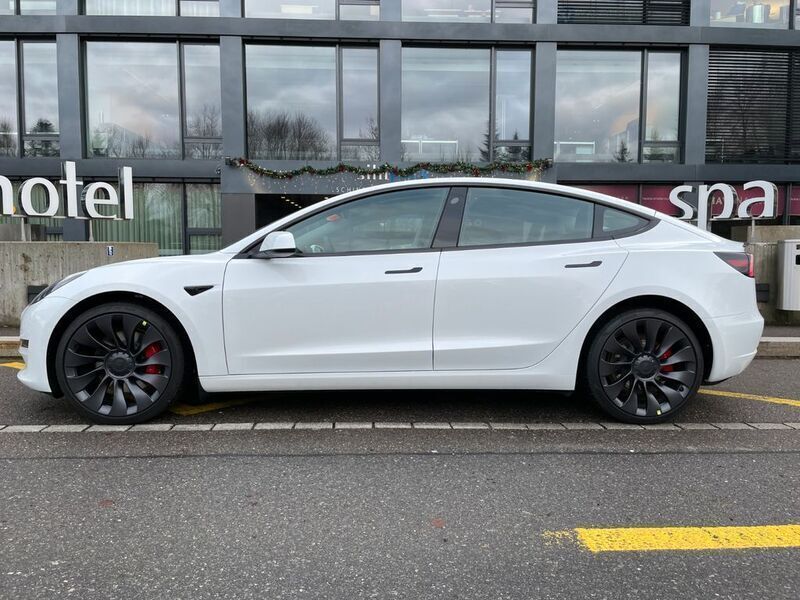 Neu Tesla Model 3 Performance 377 kW (513 PS) 2025 Weiß Limousine