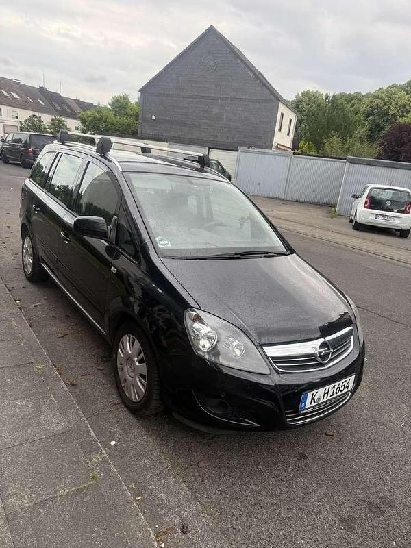 Schwarz Gebraucht 2012 Opel Zafira Family Van / Kleinbus | 3.699 € (Fairer Preis) - Bild 1/4