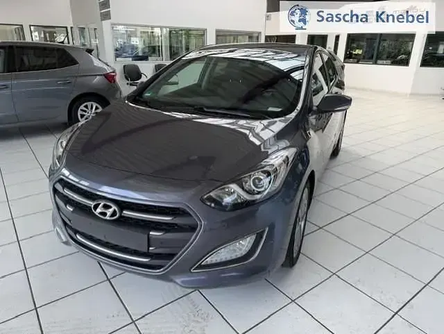 Gebraucht Hyundai i30 Premium 135 PS (99 kW) 2016 Grau Limousine