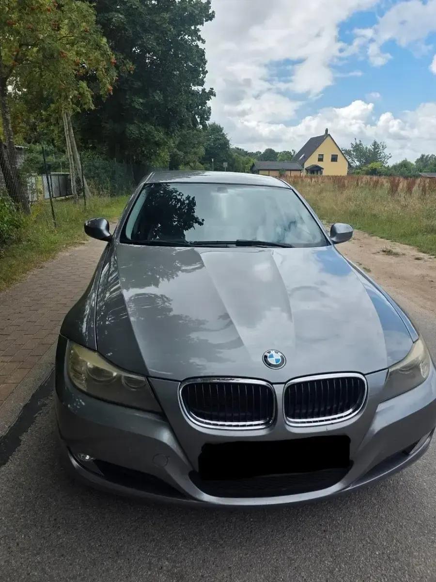 Gebraucht BMW 318 143 PS (105 kW) 2009 Grau Limousine