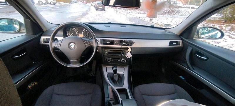 Gebraucht BMW 318 143 PS (105 kW) 2008 Grau Limousine