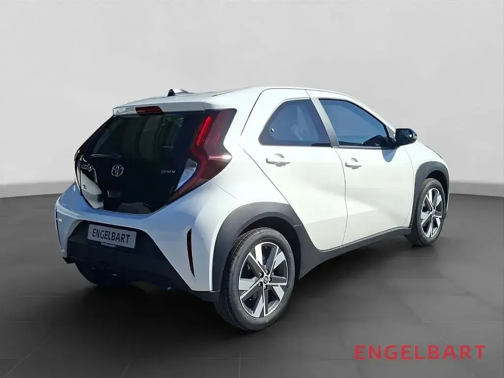 Neu Toyota Aygo X Active 116 PS (85 kW) 2026 Super white SUV