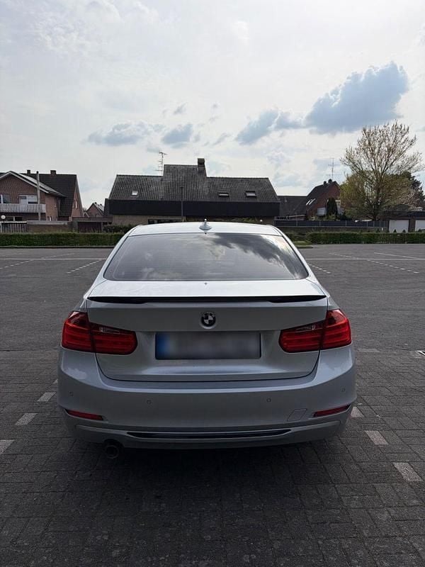 Second-hand BMW 320 Shadowline 184 CP (135 kW) 2012 Argintiu Berlinǎ
