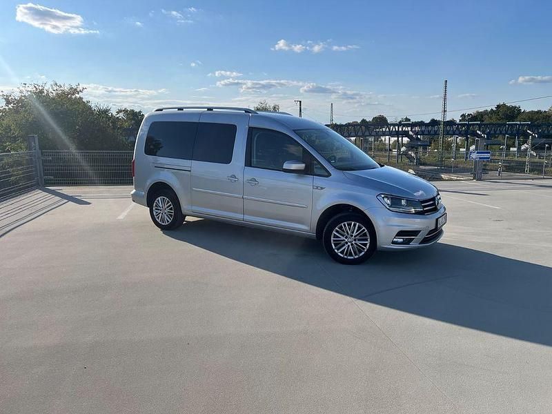 Silber Gebraucht 2015 VW Caddy Maxi Highline Van / Kleinbus | 14.900 € (Fairer Preis) - Bild 1/4