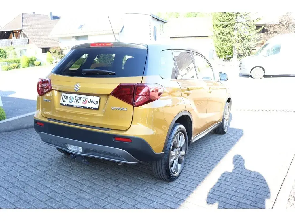 Gebraucht Suzuki Vitara Comfort 111 PS (81 kW) 2019 Gelb SUV